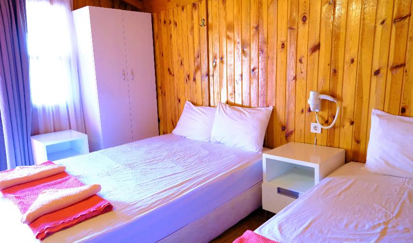 En fazla 2 yetişkin.