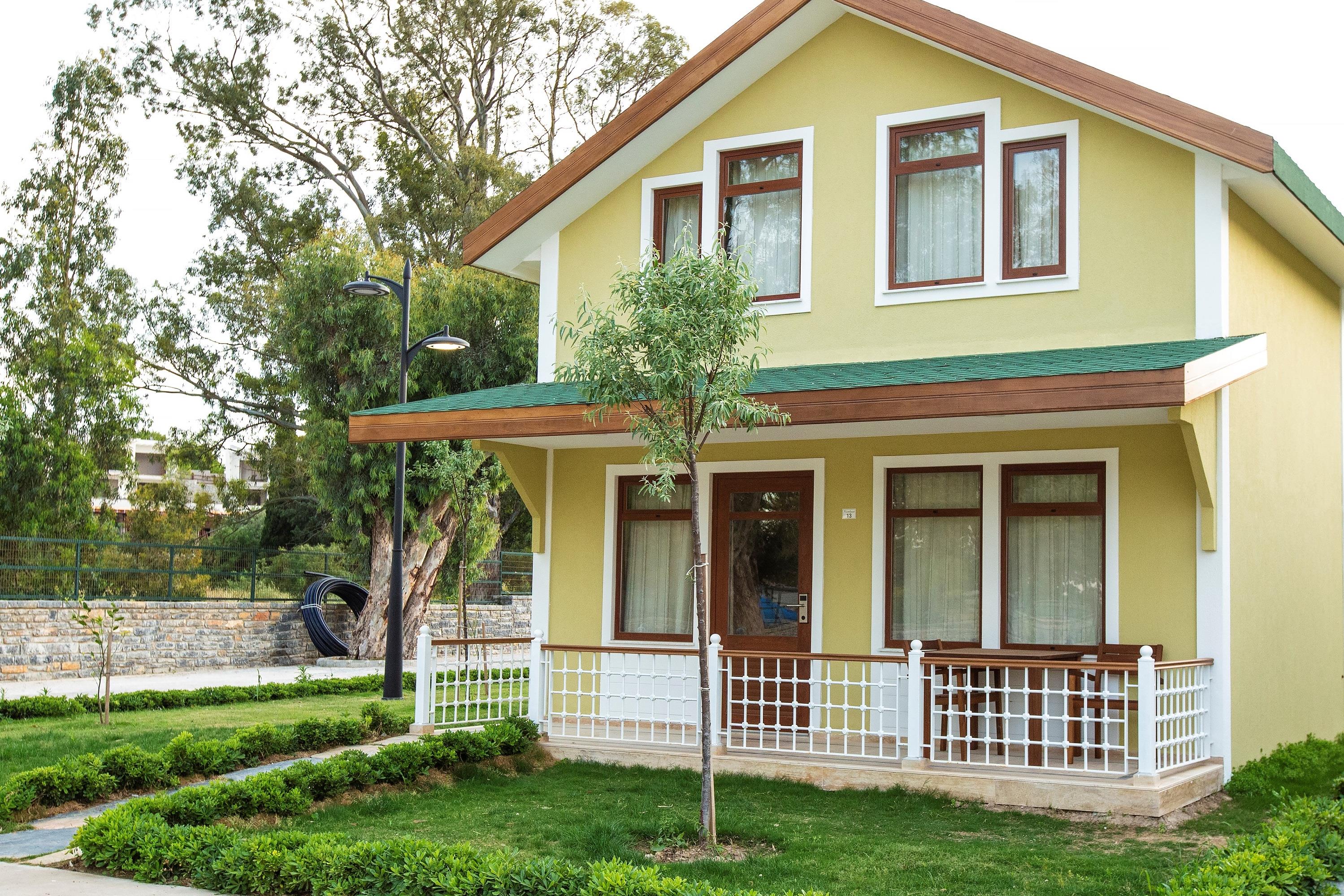 En az 2 yetişkin, En fazla 3 yetişkin + 1 çocuk veya 2 yetişkin + 2 çocuk.