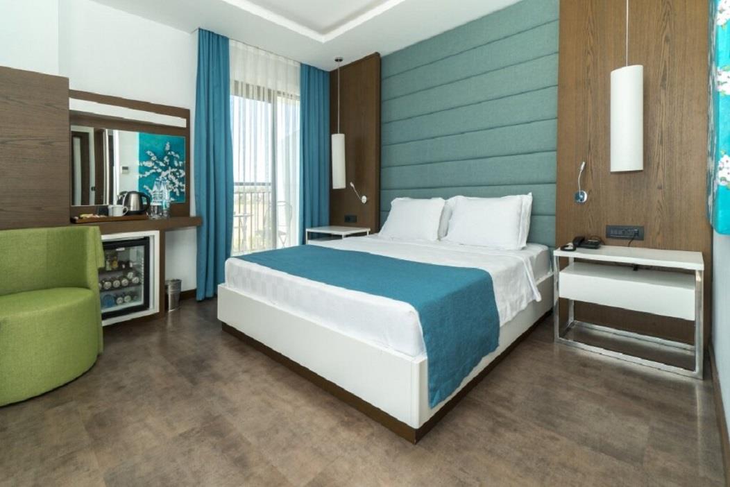 En fazla 2 yetişkin + 1 çocuk veya 1 yetişkin + 2 çocuk.