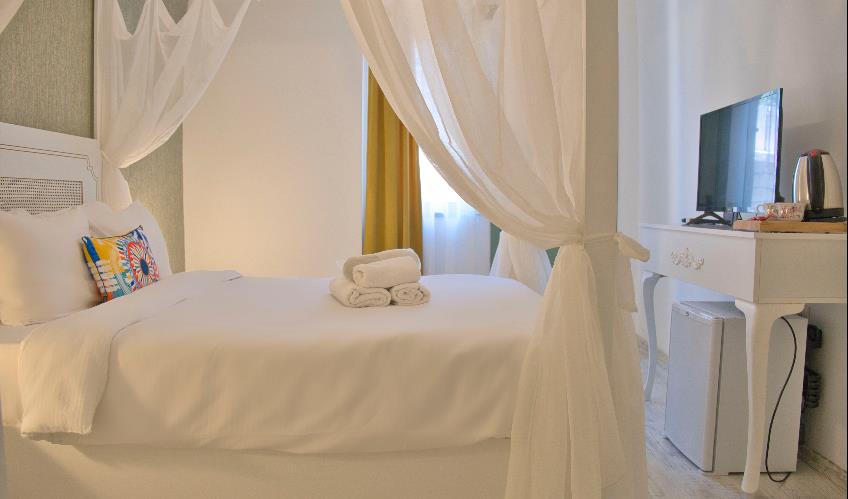 En fazla 2 yetişkin + 1 çocuk veya 1 yetişkin + 1 çocuk.