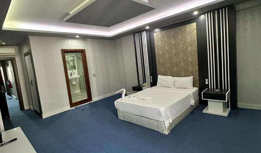 En fazla 3 yetişkin.