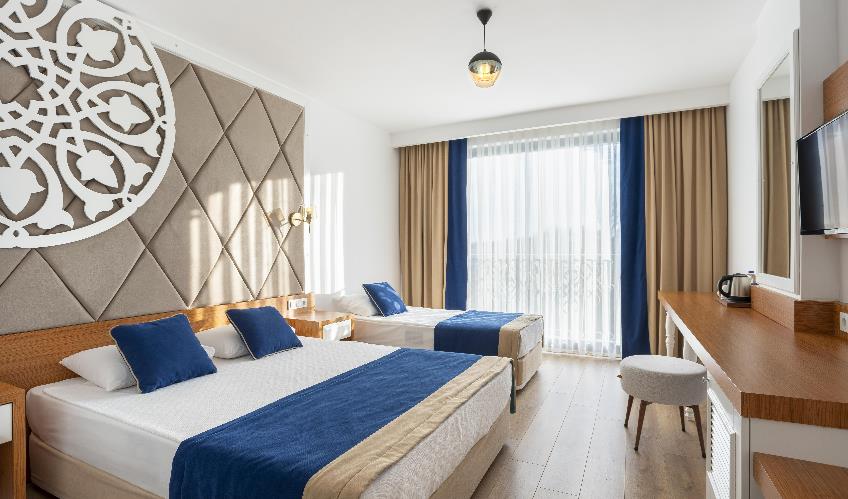 En fazla 3 yetişkin.