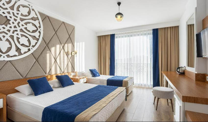 En fazla 3 yetişkin.