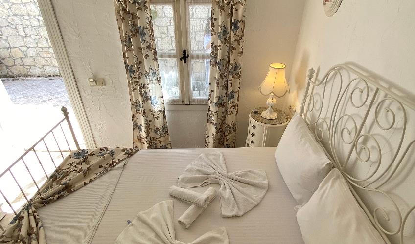 En fazla 2 yetişkin.