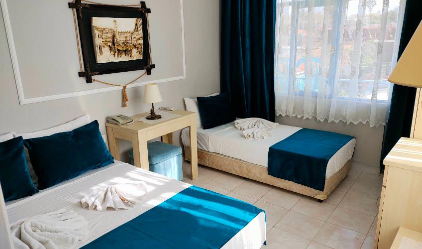 En fazla 3 yetişkin + 1 bebek (0-2 yaş) veya 2 yetişkin + 1 çocuk + 1 bebek (0-2 yaş).