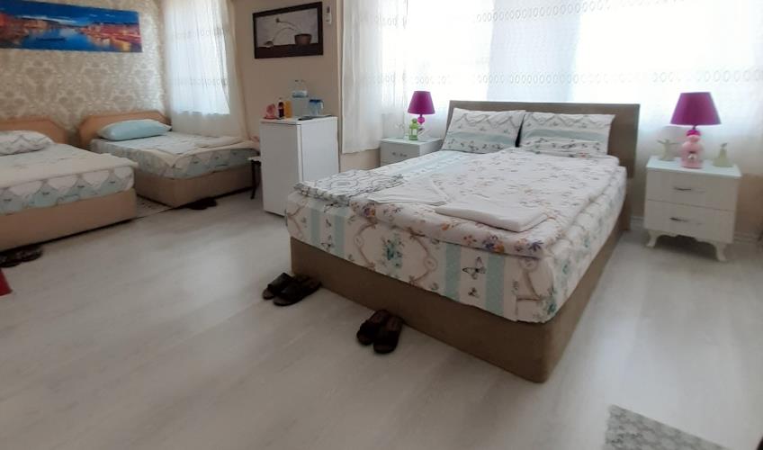 En az 2 yetişkin, En fazla 4 yetişkin veya 3 yetişkin + 1 çocuk.
