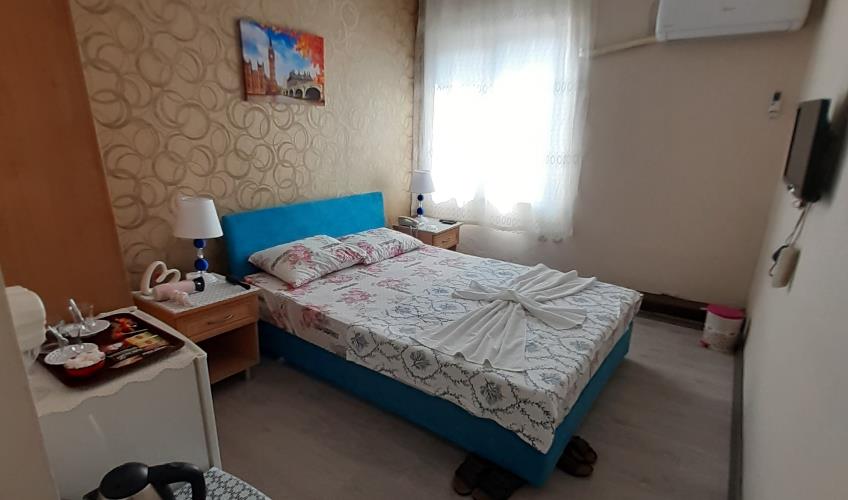 En fazla 2 yetişkin veya 1 yetişkin + 1 çocuk.