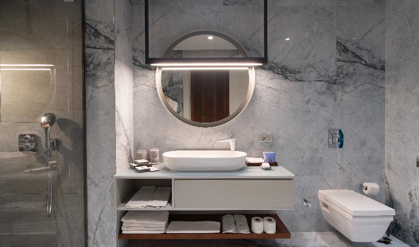 En az 2 yetişkin, En fazla 4 yetişkin.