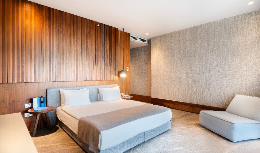 En az 2 yetişkin, En fazla 4 yetişkin.