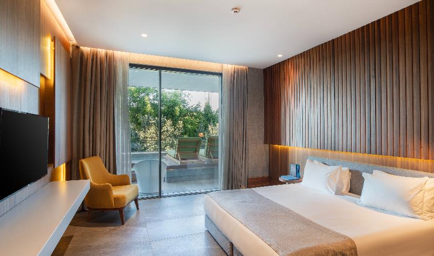 En az 2 yetişkin, En fazla 2 yetişkin.