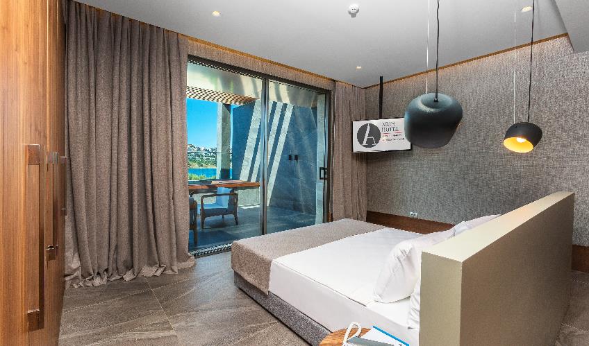 En fazla 4 yetişkin.