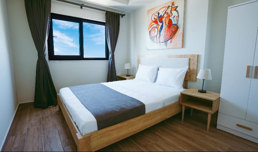 En fazla 4 yetişkin.