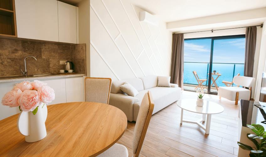 En fazla 4 yetişkin.