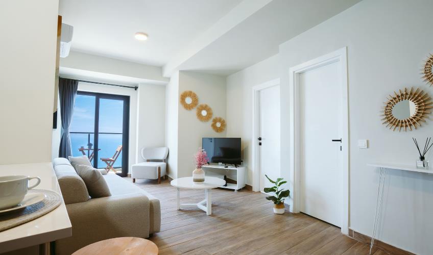 En fazla 4 yetişkin + 1 çocuk veya 3 yetişkin + 1 çocuk.