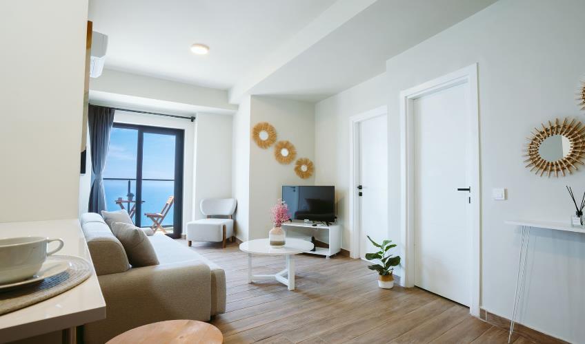 En fazla 4 yetişkin + 1 çocuk veya 3 yetişkin + 2 çocuk.