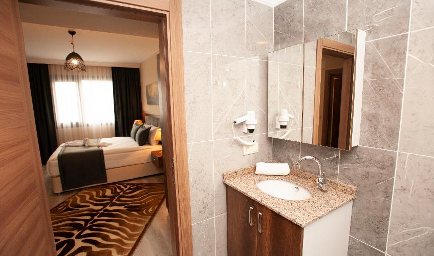 En fazla 4 yetişkin.