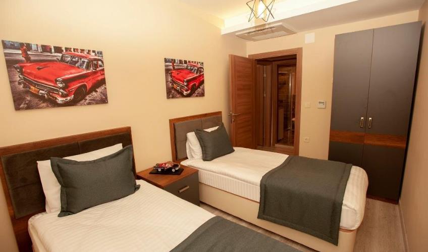 En fazla 2 yetişkin.