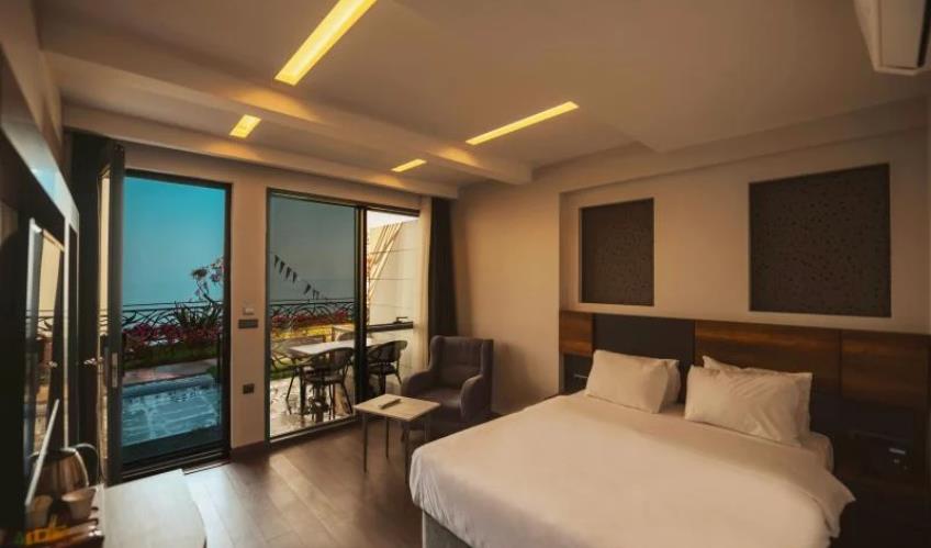 En fazla 2 yetişkin.