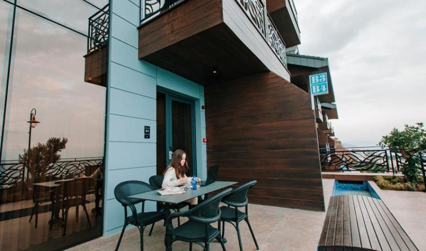 En fazla 2 yetişkin.