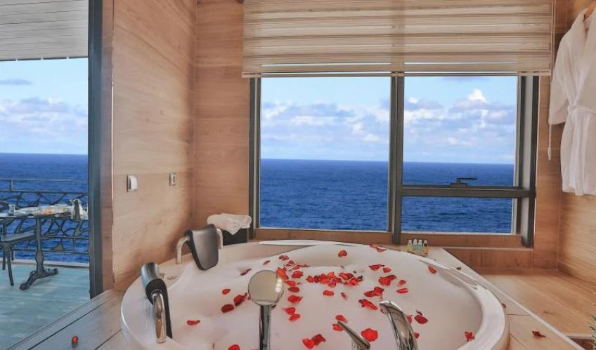 En fazla 2 yetişkin.