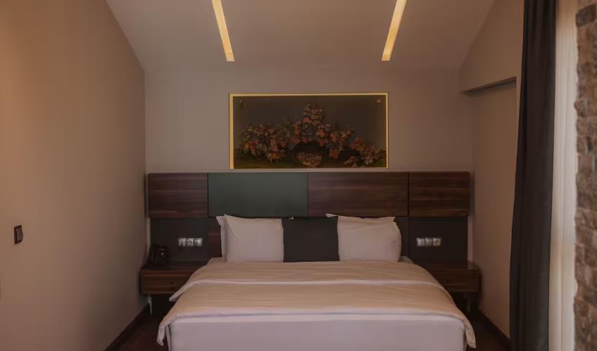 En fazla 2 yetişkin veya 1 yetişkin + 1 çocuk.