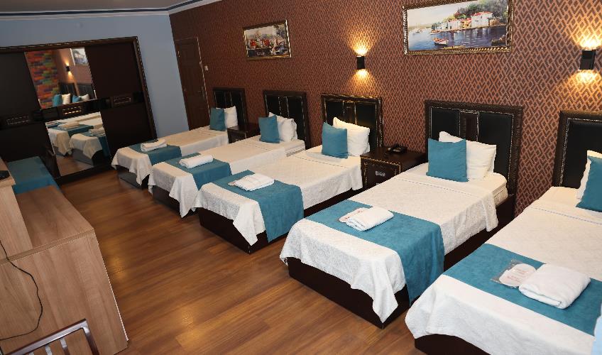 En fazla 4 yetişkin + 2 çocuk + 1 bebek (0-2 yaş) veya 3 yetişkin + 2 çocuk + 1 bebek (0-2 yaş).