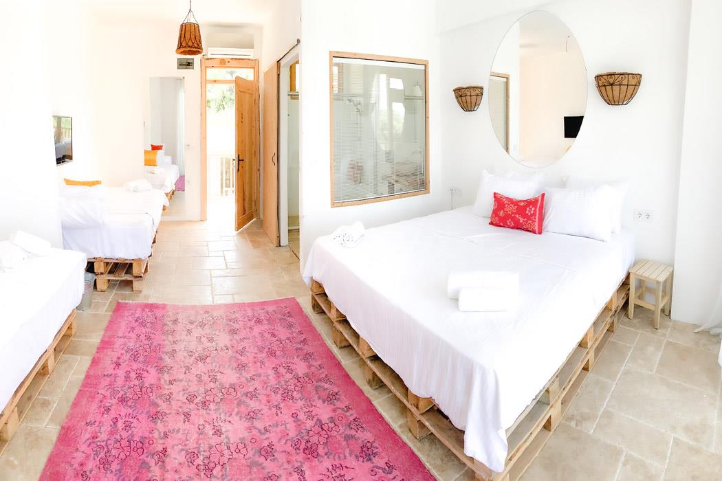 En fazla 4 yetişkin.