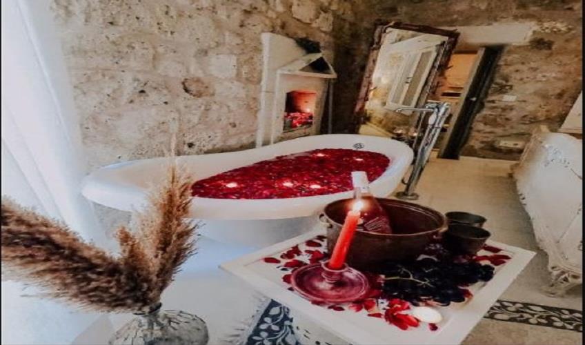 En fazla 2 yetişkin + 1 bebek (0-2 yaş).