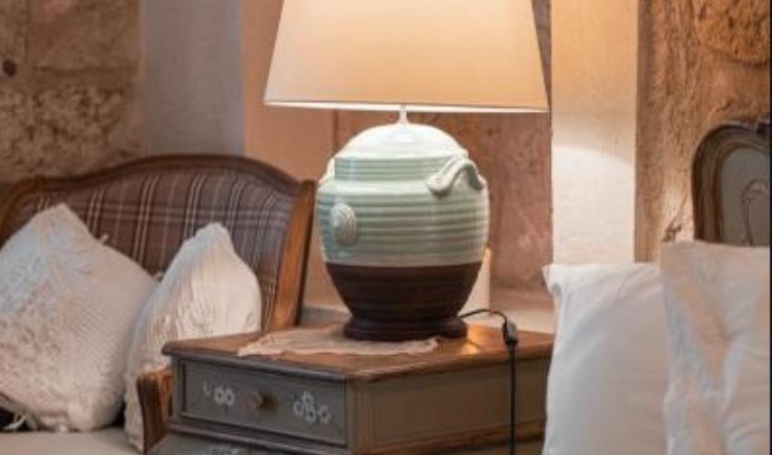 En fazla 2 yetişkin + 1 bebek (0-2 yaş).