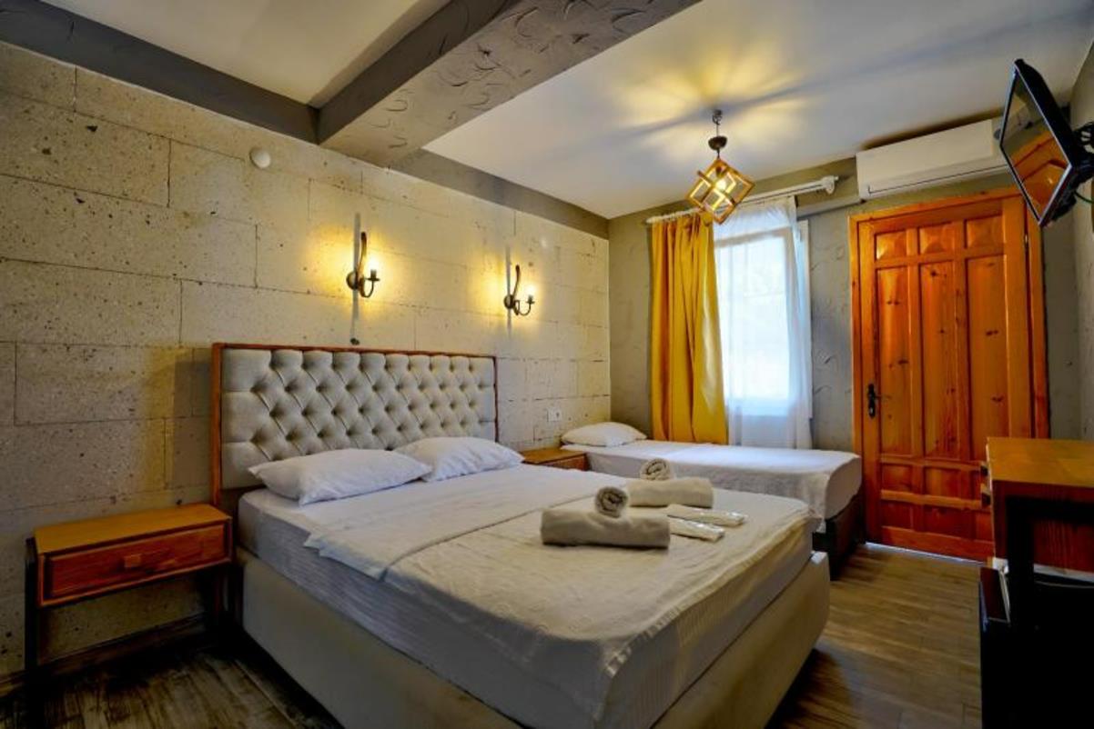 En fazla 3 yetişkin.