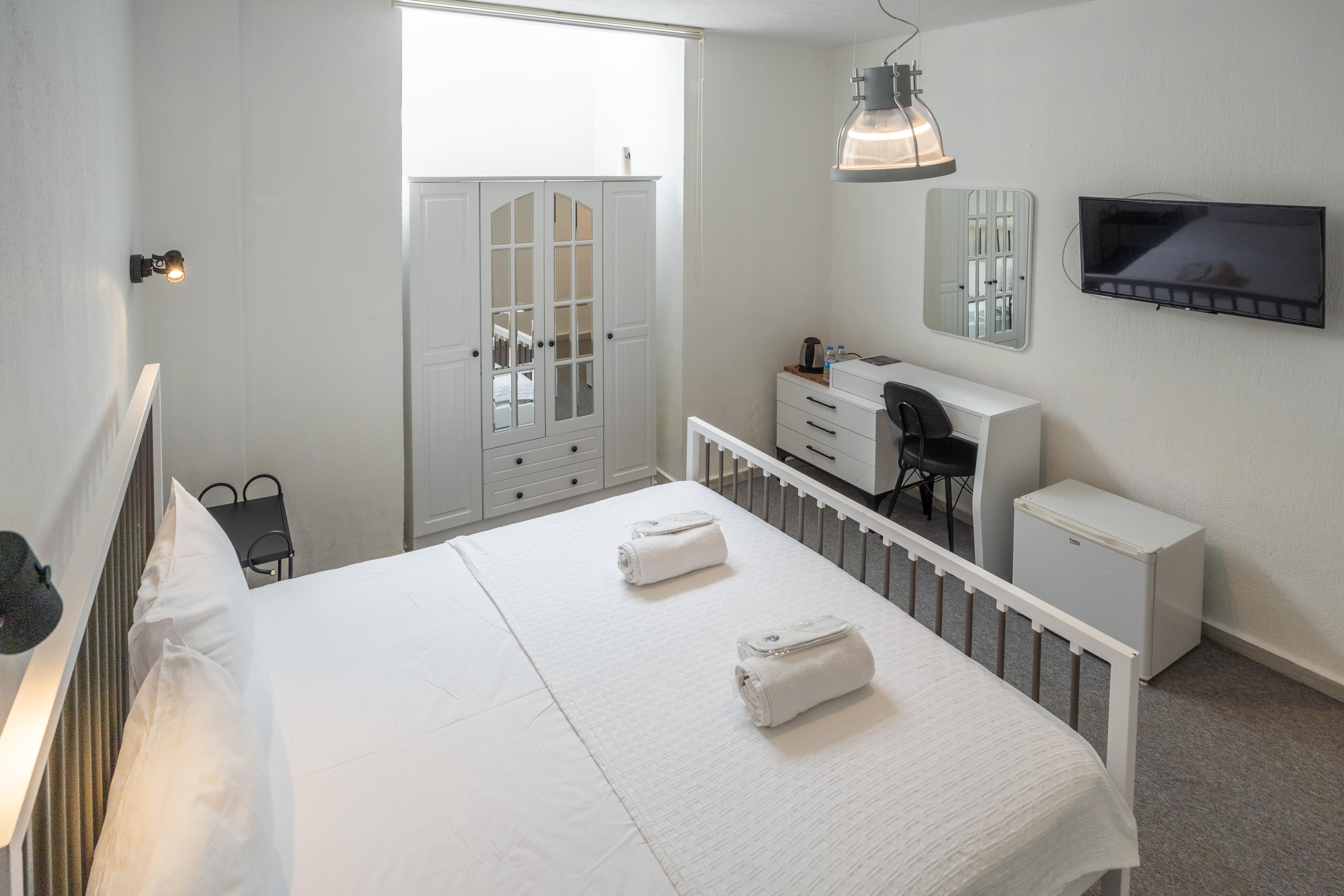 En fazla 2 yetişkin.