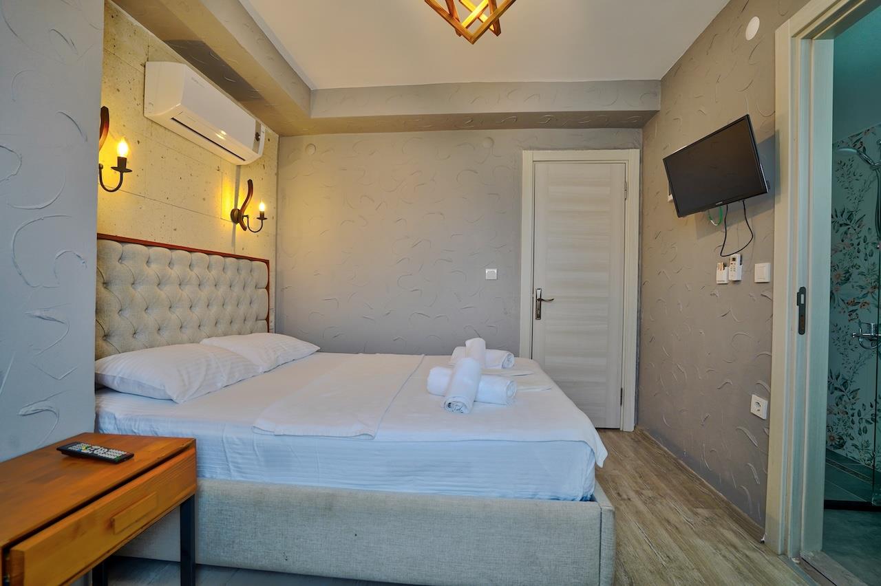 En fazla 2 yetişkin.