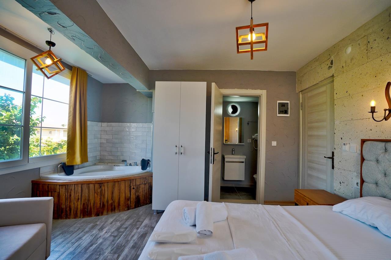 En fazla 2 yetişkin.