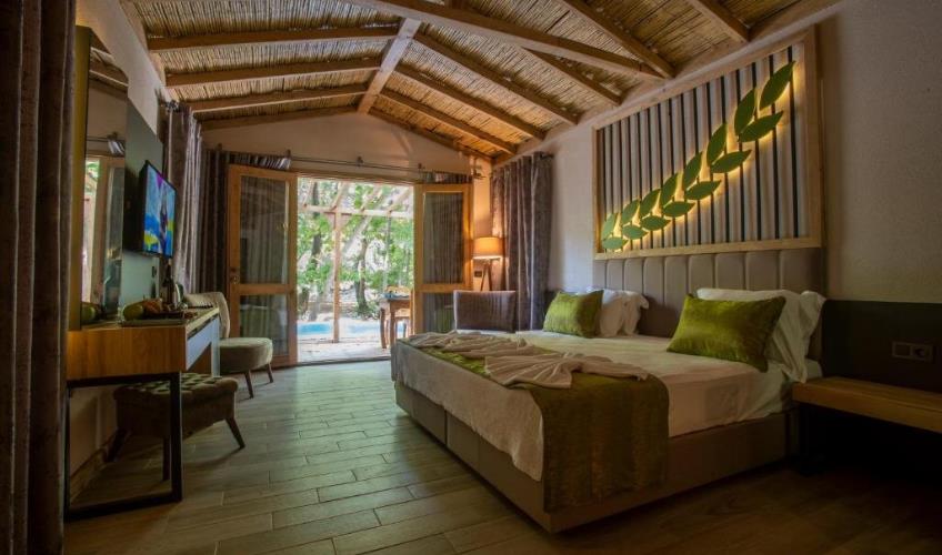 En fazla 3 yetişkin + 1 bebek (0-2 yaş).