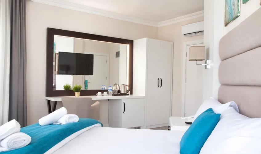 En fazla 2 yetişkin + 1 çocuk + 1 bebek (0-2 yaş) veya 1 yetişkin + 2 çocuk + 1 bebek (0-2 yaş).