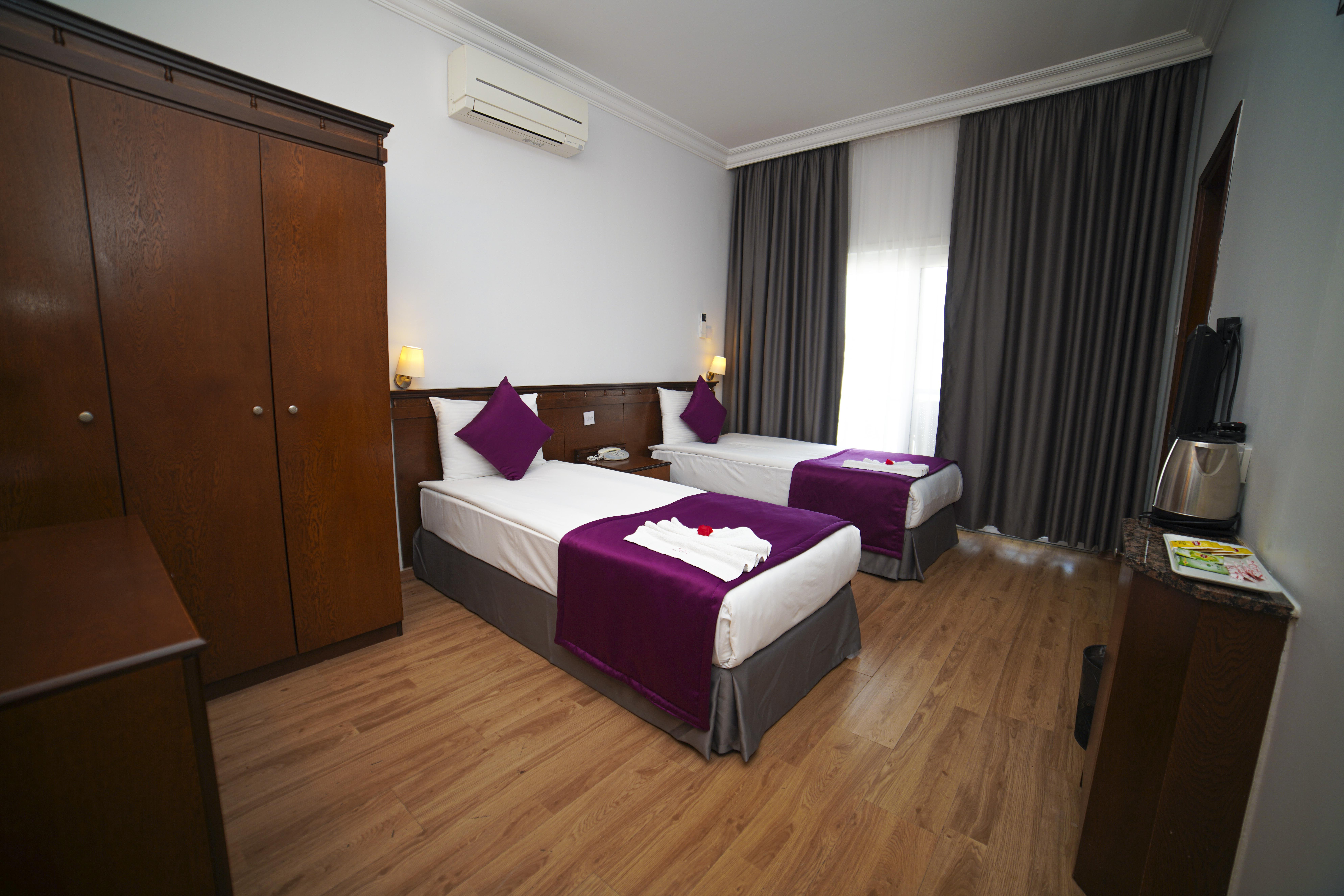 En fazla 2 yetişkin + 1 çocuk veya 1 yetişkin + 1 çocuk.