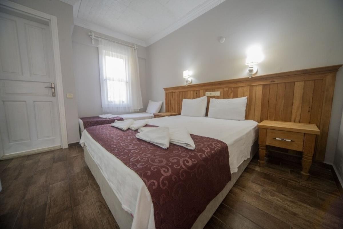 En fazla 3 yetişkin veya 2 yetişkin + 2 çocuk.