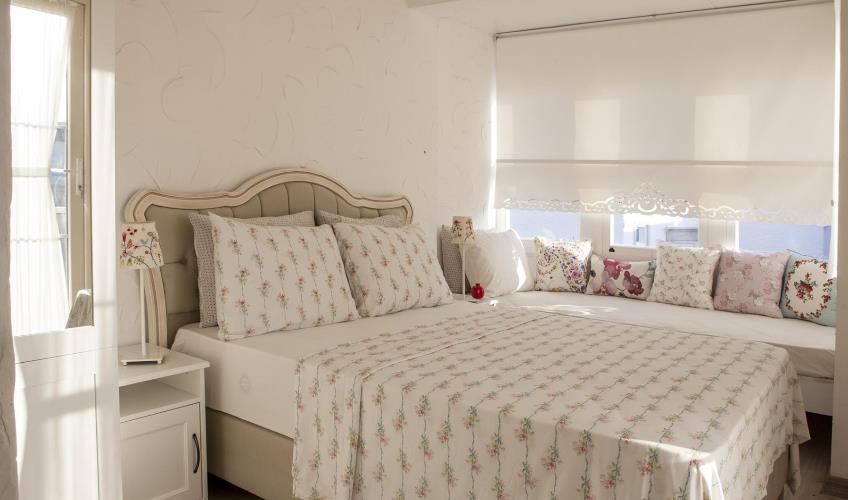 En fazla 3 yetişkin.