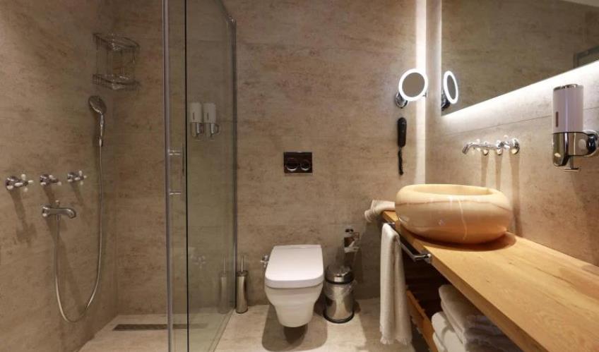 En fazla 2 yetişkin.