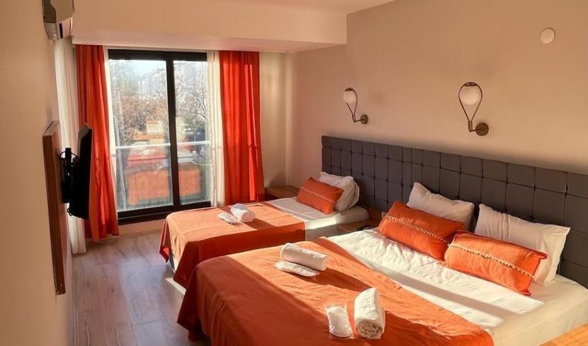 En fazla 2 yetişkin + 1 bebek (0-2 yaş) veya 1 yetişkin + 1 çocuk + 1 bebek (0-2 yaş).