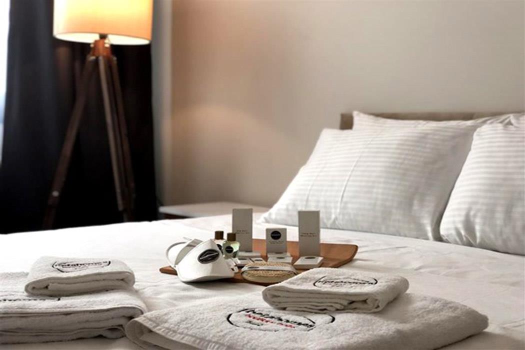 En fazla 3 yetişkin + 1 çocuk + 1 bebek (0-2 yaş) veya 2 yetişkin + 2 çocuk + 1 bebek (0-2 yaş).