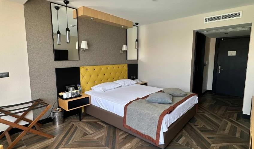 En fazla 3 yetişkin veya 2 yetişkin + 1 çocuk.