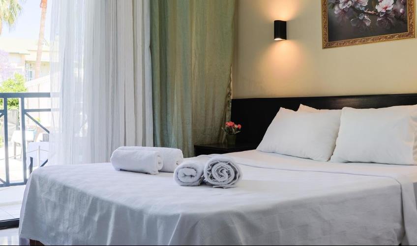 En fazla 3 yetişkin veya 2 yetişkin + 1 çocuk.