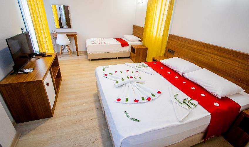 En fazla 3 yetişkin + 1 bebek (0-2 yaş) veya 2 yetişkin + 1 çocuk + 1 bebek (0-2 yaş).