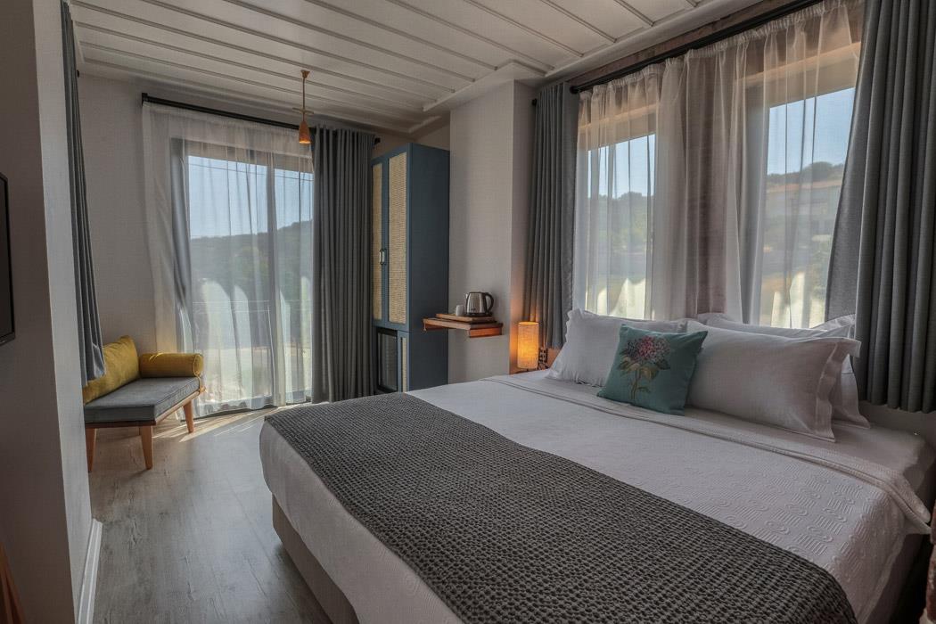 En fazla 2 yetişkin.