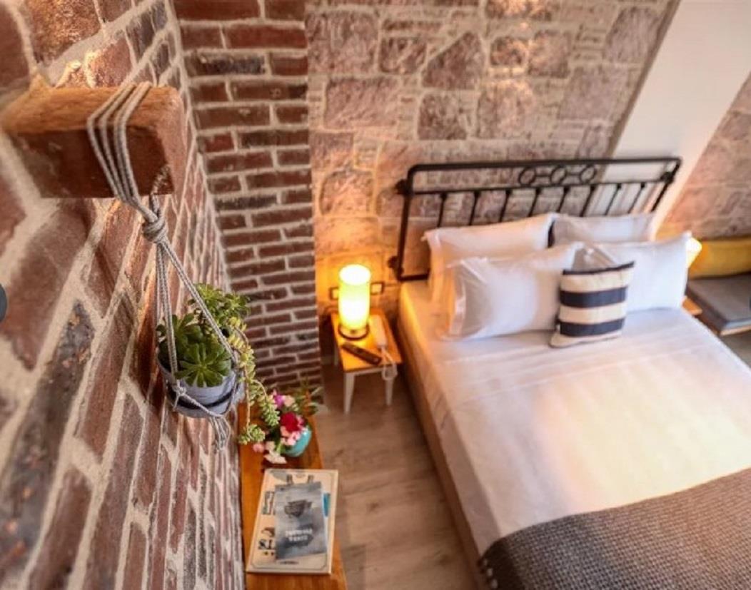 En fazla 2 yetişkin.