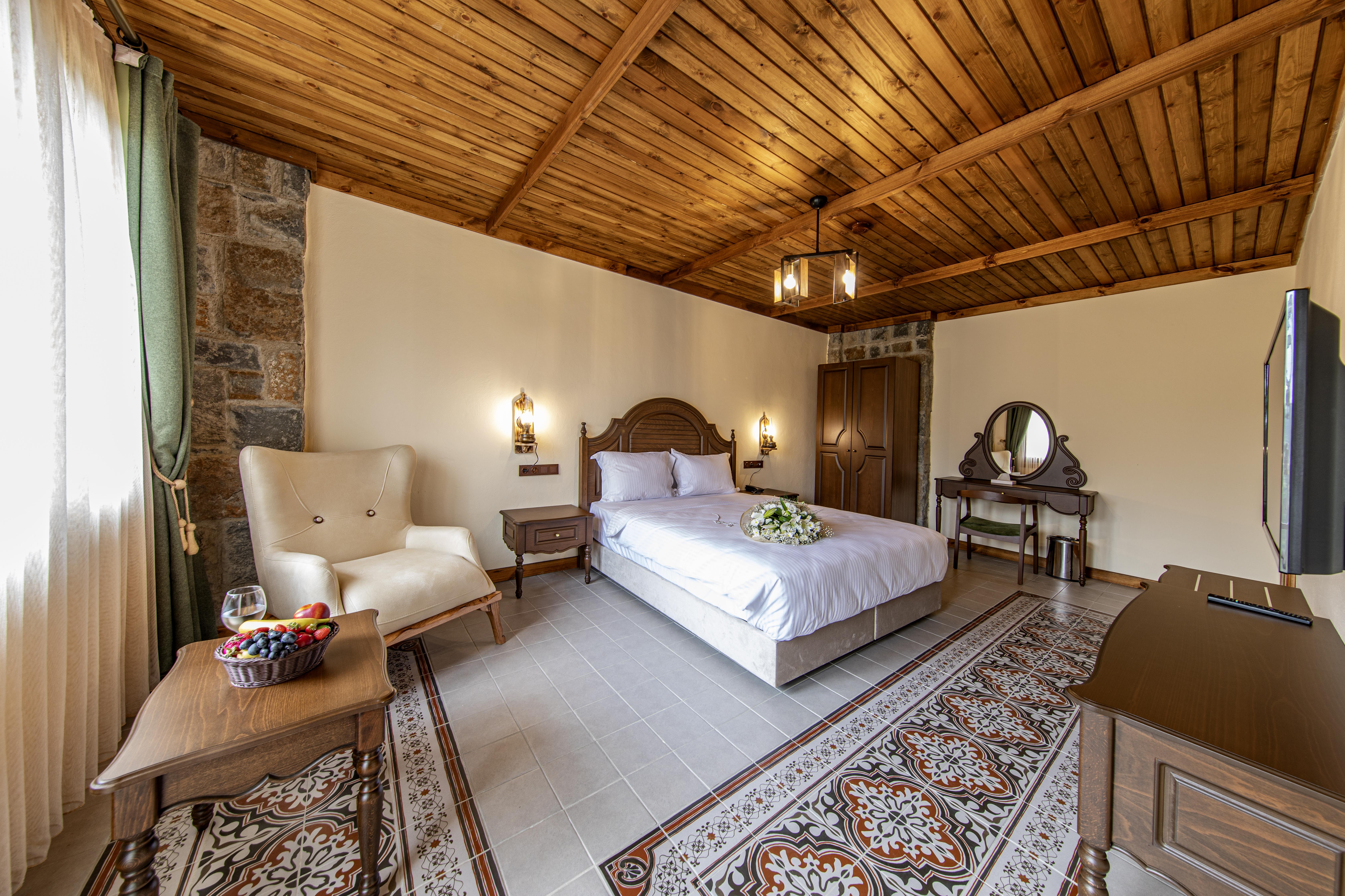 En fazla 2 yetişkin.