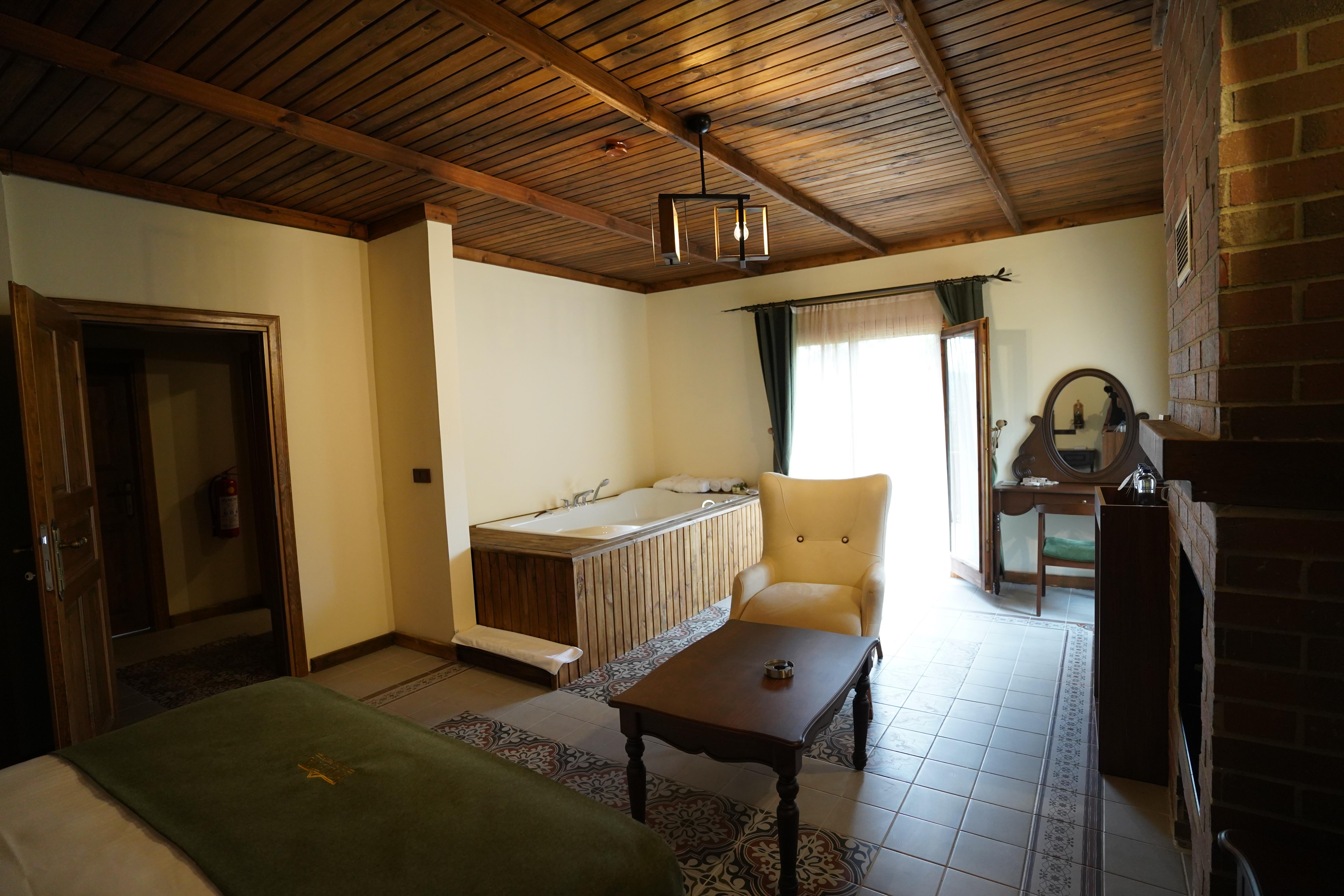 En fazla 4 yetişkin.