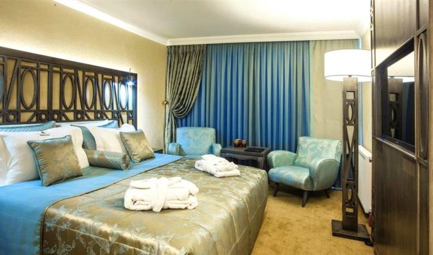 En fazla 2 yetişkin.