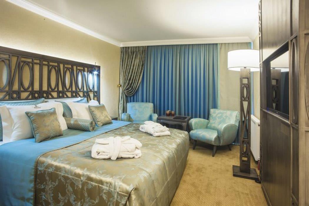 En fazla 2 yetişkin.